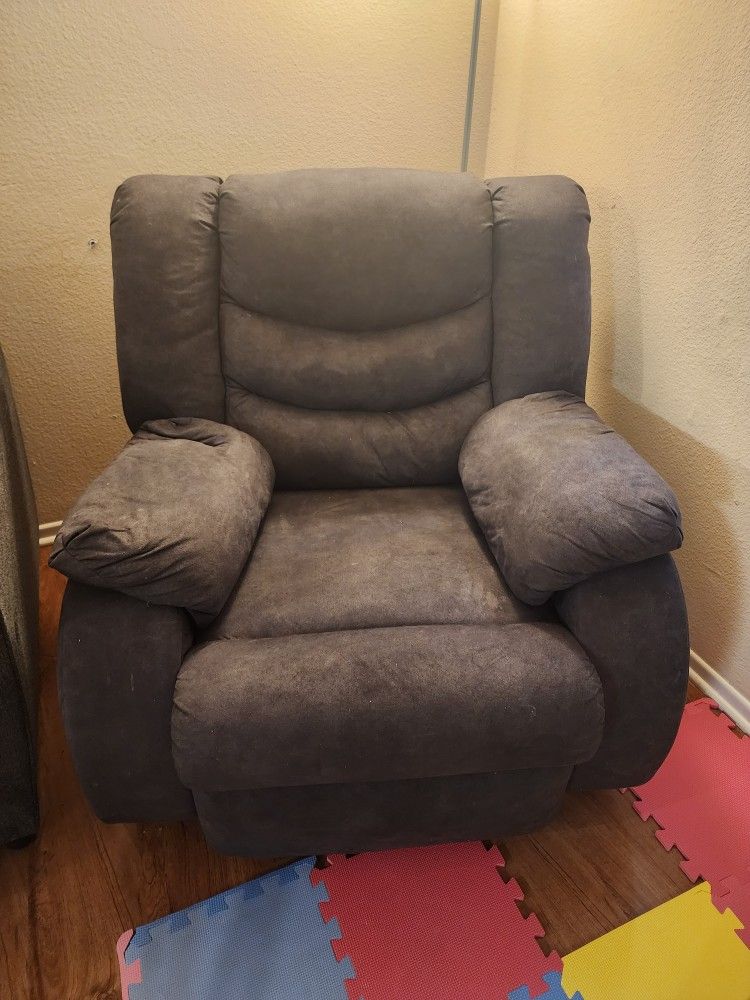 Recliner / Rocker
