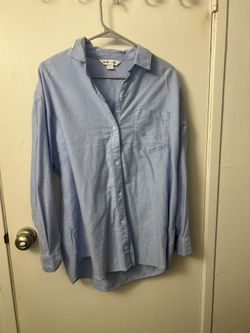 Old Navy “The Boyfriend Shirt” Small