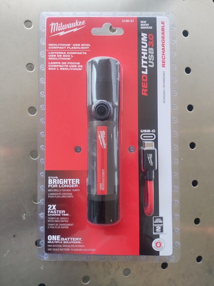 Milwaukee RedLithium 800L USB Rechargeable Flashlight
