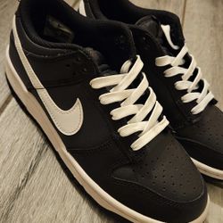 Nike Black Dunks Reverse Size 6Y