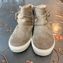 Nine West girl's taupe bow sneaker booties