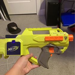 Battery Powered Need Gun With 18 Round Magazine