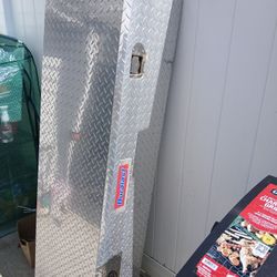 Truck bed Toolbox