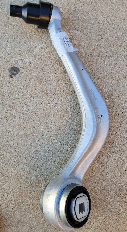 Driver Side Front Lower Control Link Cadillac CT6 2016 - 20 NEW !