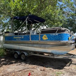 2004 Smoker-Craft Pontoon