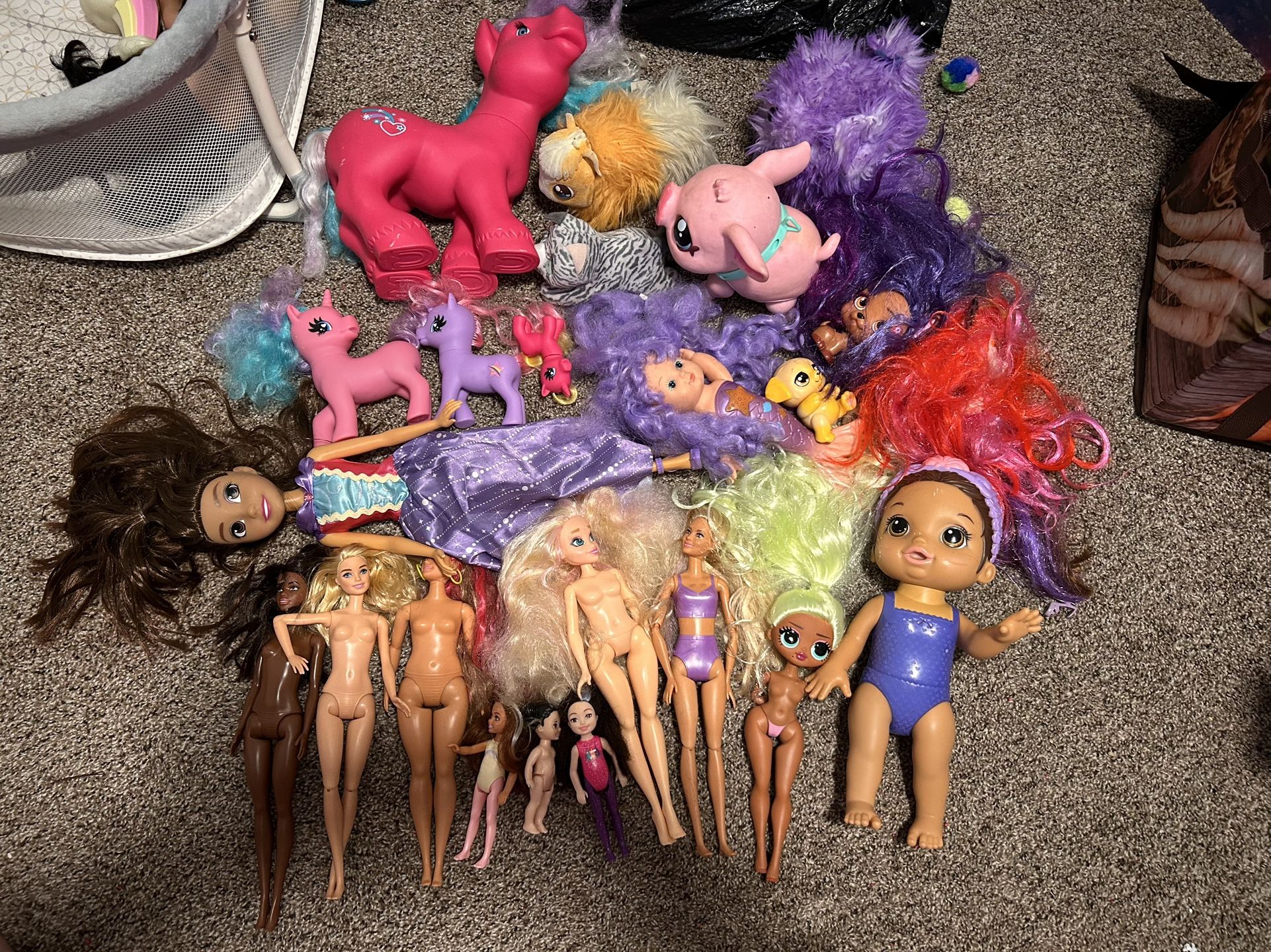 Misc Barbie’s LOL Dolls And Barbie Dream House