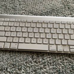 Apple Wireless Keyboard with Bluetooth