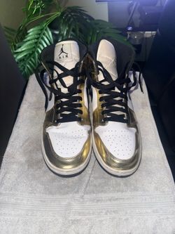 Air Jordan 1 Mid metallic Gold