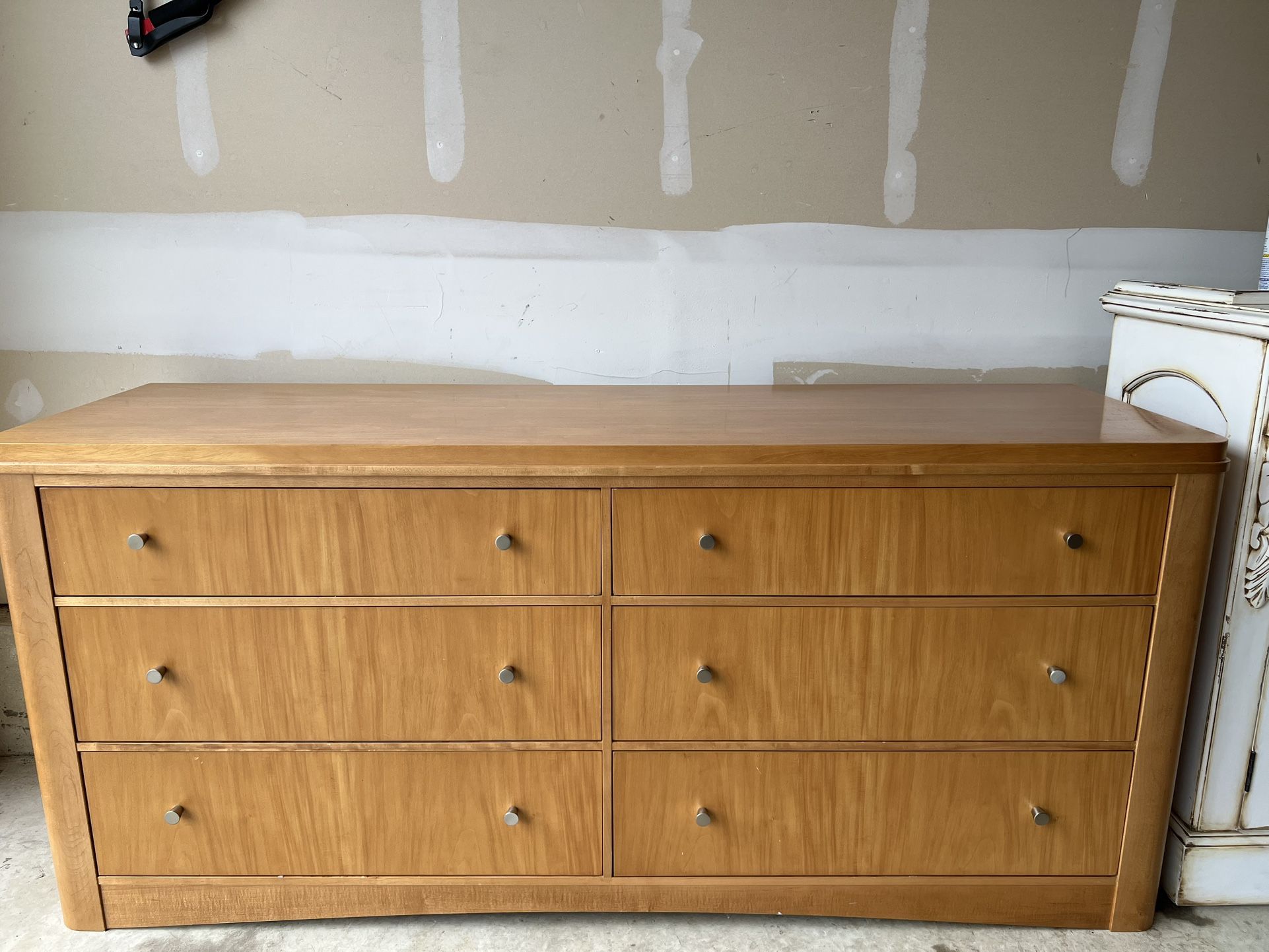Ethan Allen Queen Size Bedroom Set - Solid Wood