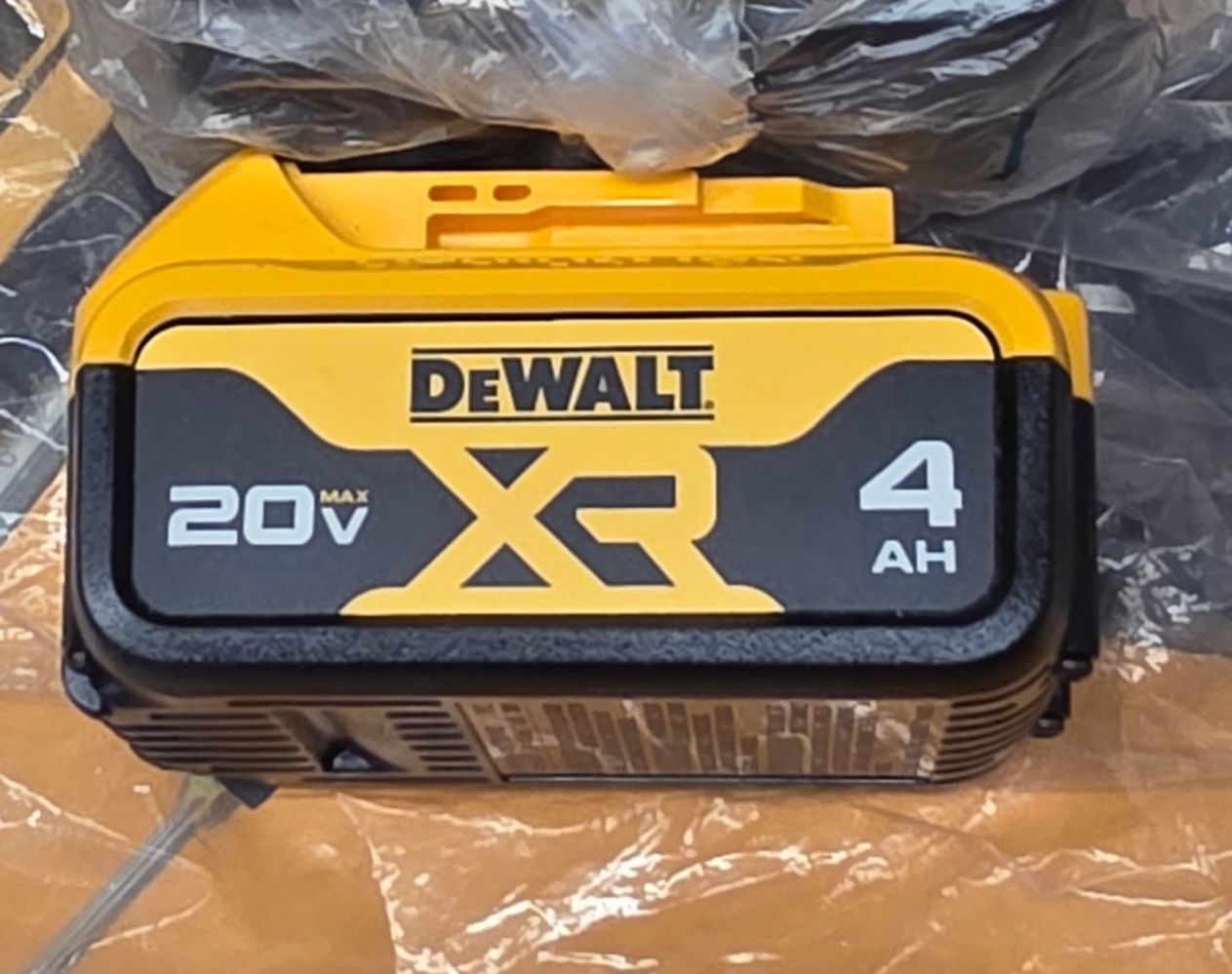 DEWALT 20V MAX Premium Lithium-Ion 4.0Ah Battery Pack