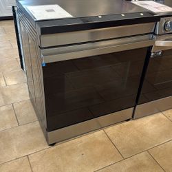 879$ Samsung Electric Range 