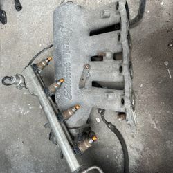 Edelbrock VictoryX Intake Manifold and AEM fuel Rail 