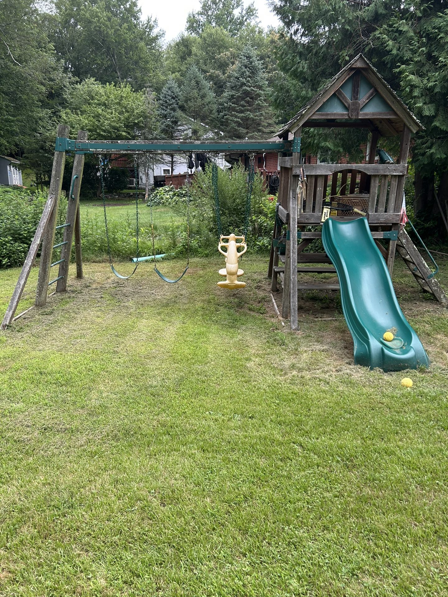 Outdoor Play set/swing Set. FREE! 