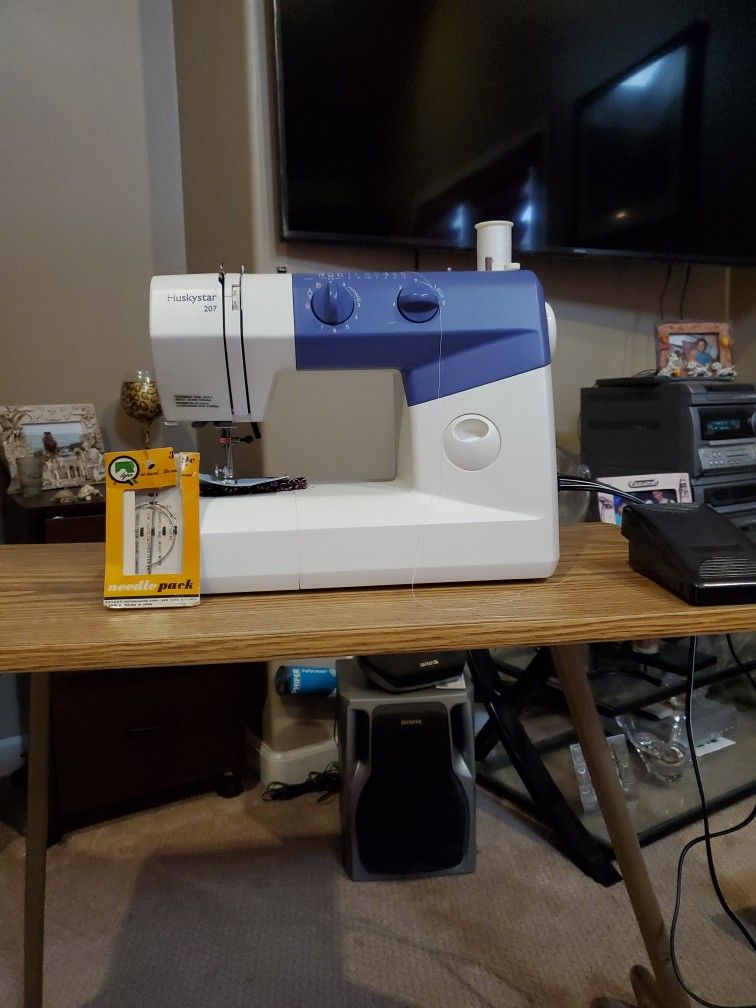 Huskystar 207 Sewing Machine With Table for Sale in Torrance, CA OfferUp