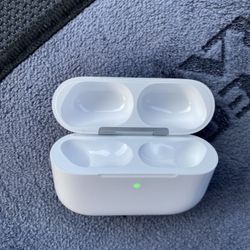 Apple Gen 3 AirPod - CHARGING  CASE ONLY