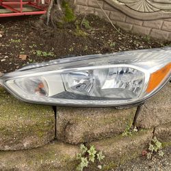 2015-2018 Ford Focus driver LH halogen OEM HEADLIGHT