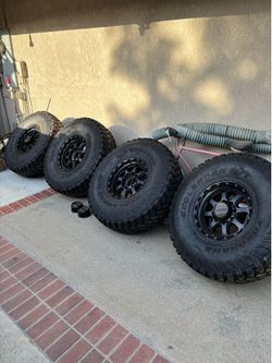 40x12.50r18 on KMC’s f250/f350