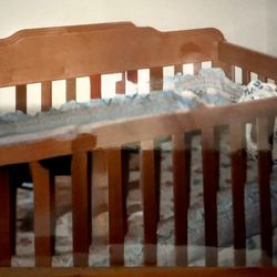Convertible crib