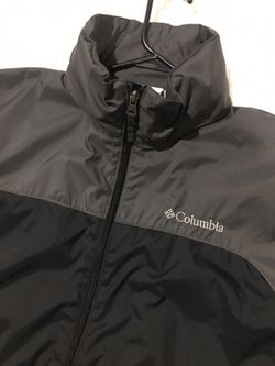 Columbia Rain Jacket. Size :_M . Brand new . Very light. Black/ Gray