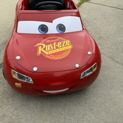 Huffy 6V Disney Pixar Lightning McQueen Ride-On Toy, Kids Ages 3-7, Red