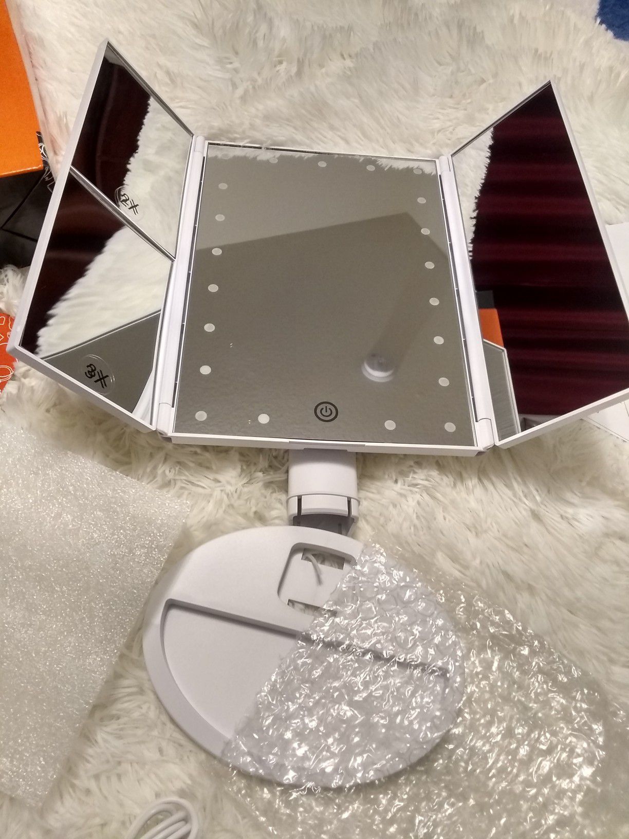 Trifold lighted makeup mirror. New in box. Meet at 7-Eleven 2361 E. Alameda St., Norman, OK 73071. Available if posted. NO TRADES!! Cash only.