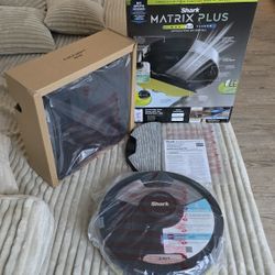 Shark Matrix Plus 2-in-1 Robot Vacuum & Mop w/ Sonic Mopping Self-Empty Base