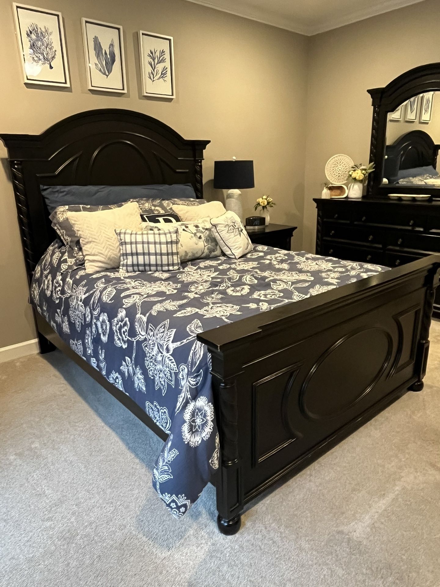 Solid Wood Queen Bedroom Set w/ Adjustable Bed Frame – Elegant And Timeless