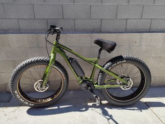 IZIP E3 Sumo Electric Fat-Tire Bike – Bosch Motor – Battery & Charger Included