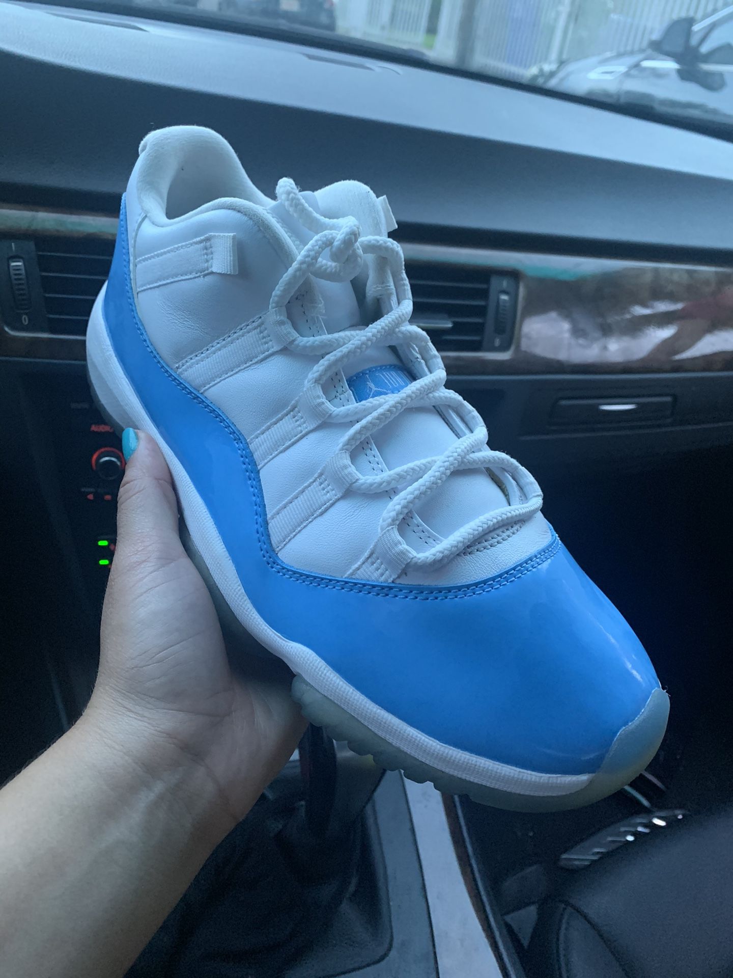 Jordan 11 Retro low university blue size