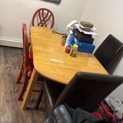 Kitchen table With Four Chairs 