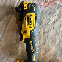DEWALT ATOMIC 20V MAX Cordless Brushless Oscillating Multi Tool (Tool Only)