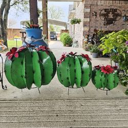 Green Metal Bisnagas Decoration. Yard Art.