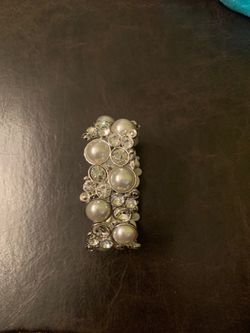Pearl and diamond bracelet