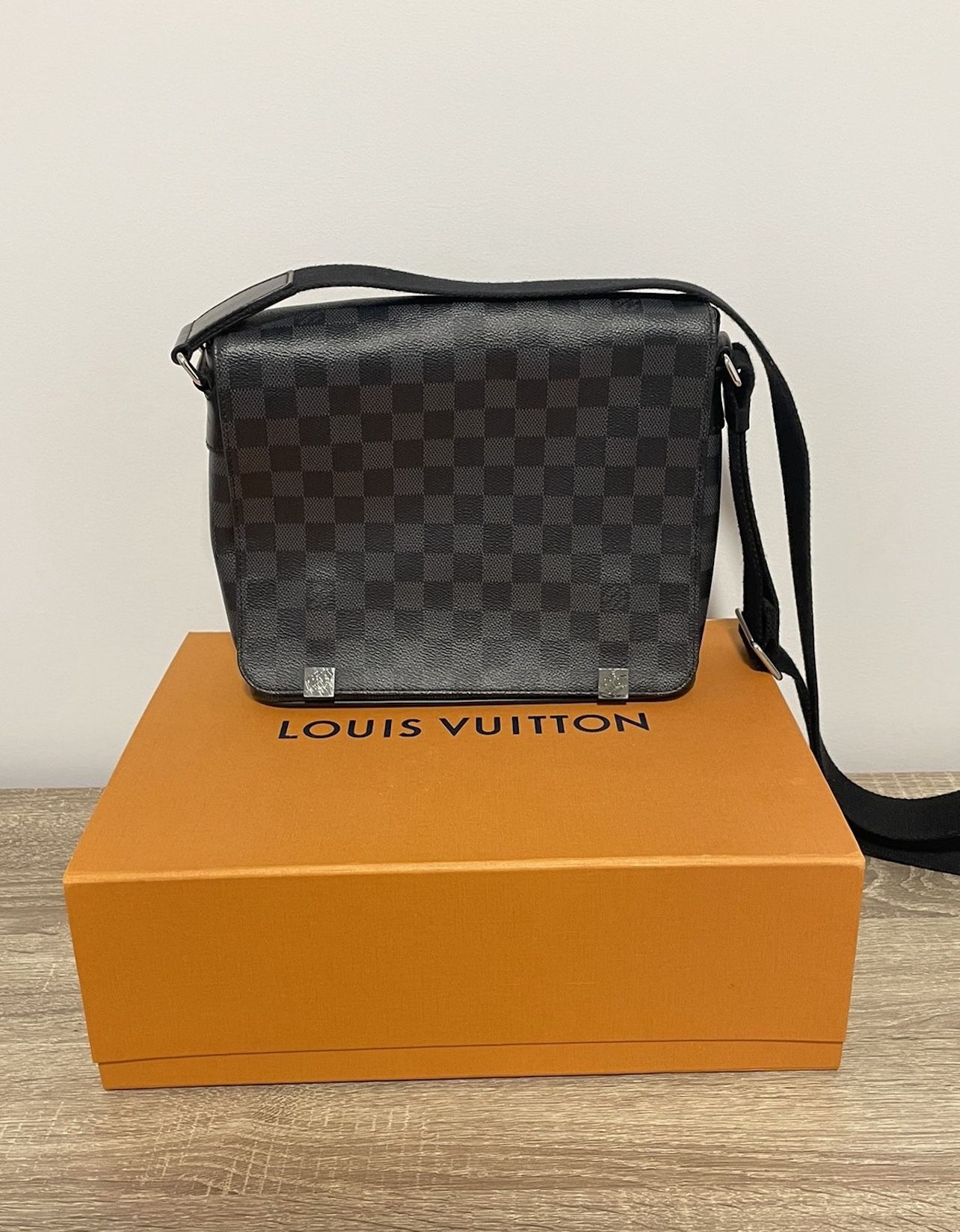 Louis Vuitton Messenger Bag District PM