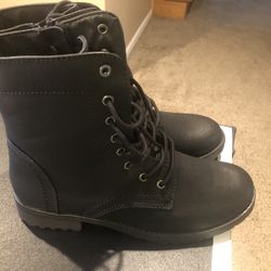 Brand New, Amazon Essentials Women’s Boot Size 9