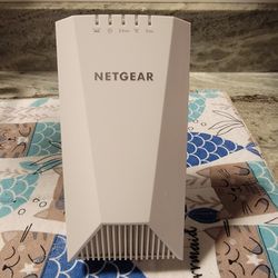 Netgear nighthawk x4s ac2200 tri-band wifi range extender.