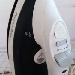 Proctor Steam Iron
