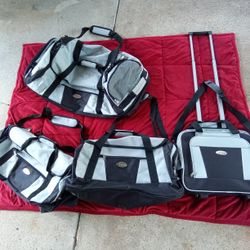 Brand New "Bella Russo"Luggage Set Pick Up Only ./(Best Offer).