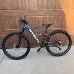 Trek Marlin 8 Mountain Bike