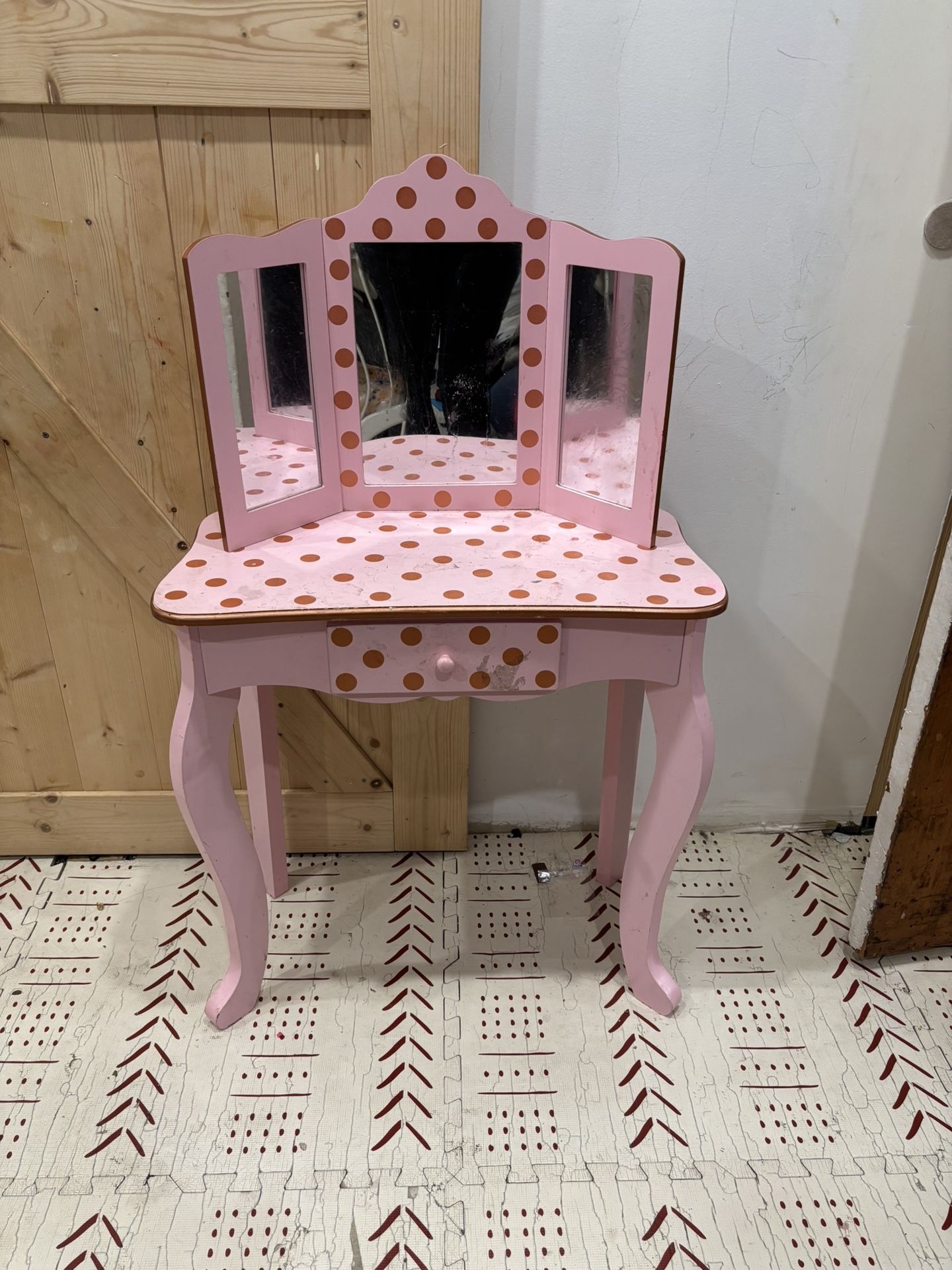 Girl Pink Vanity