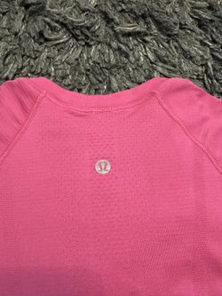 Lululemon Woman’s Fuscia Top Size 2