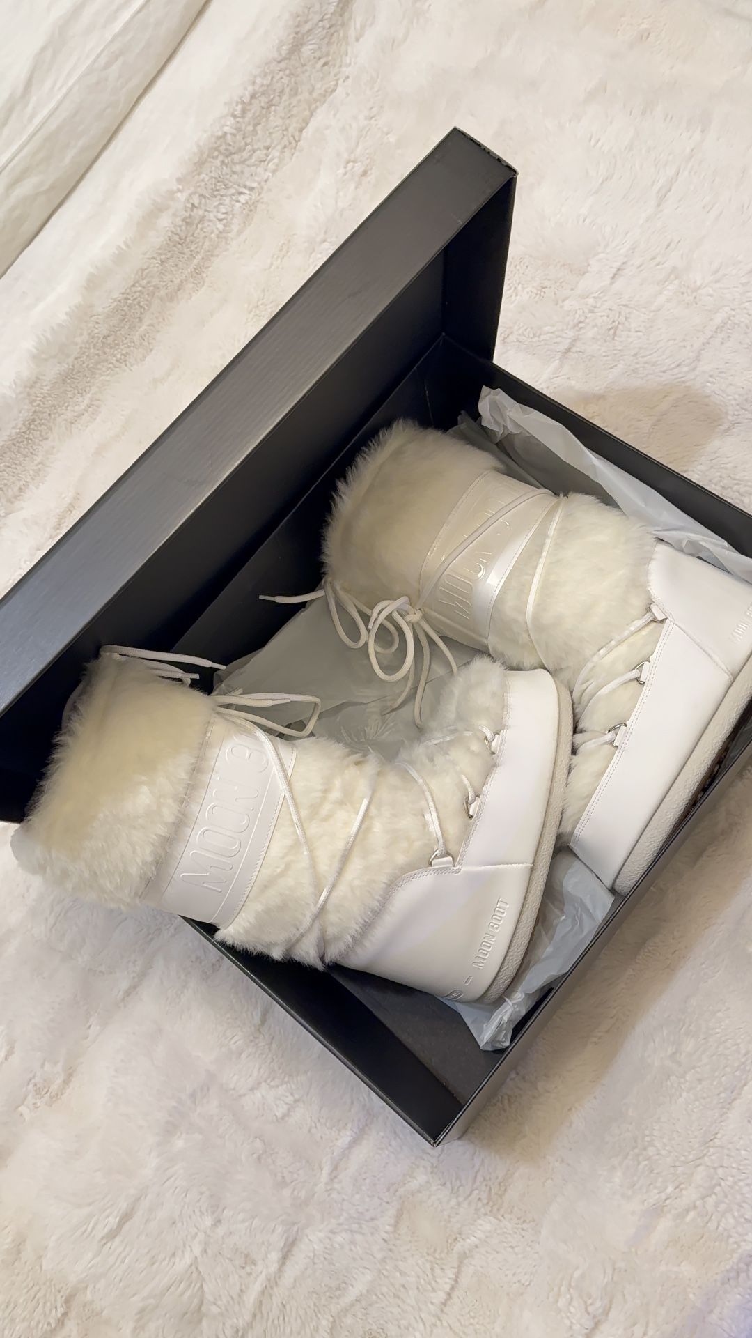 Moon Boot Icon Faux Fur White Boots – Women’s 7/8.5 – New Without Wear