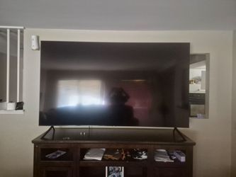 Best Deal 85' Samsung TV w entertainment center $600