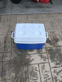 Rubbermaid Ice Chest 