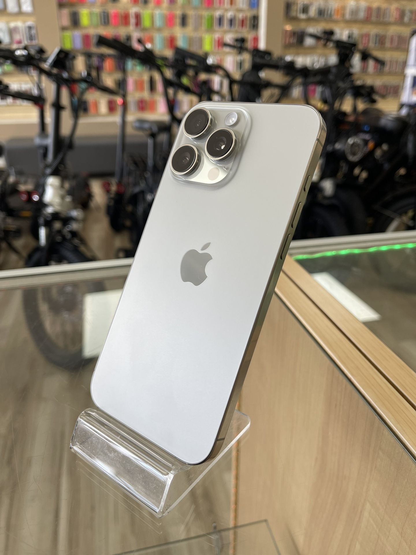 Silver iPhone 16 Pro Max! Unlocked Can Be Used With Any Carrier! Shop Without Using Credit! $0 To $100 Down To Take It Today!