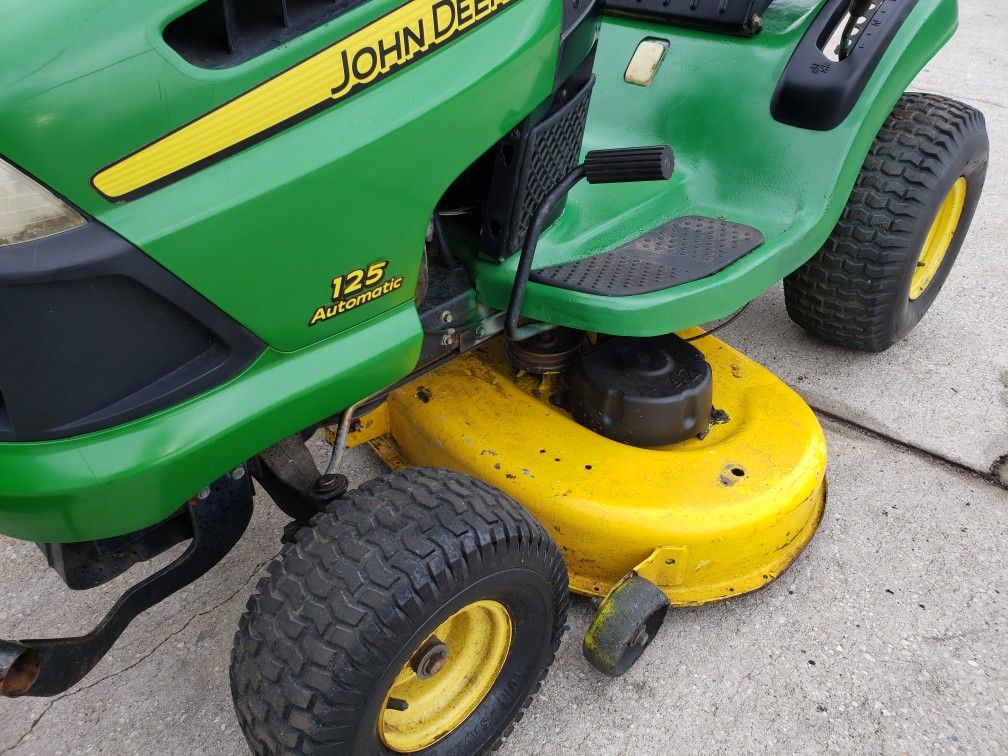 John Deere LA125 Riding lawn Mower. 21hp Engine, 42