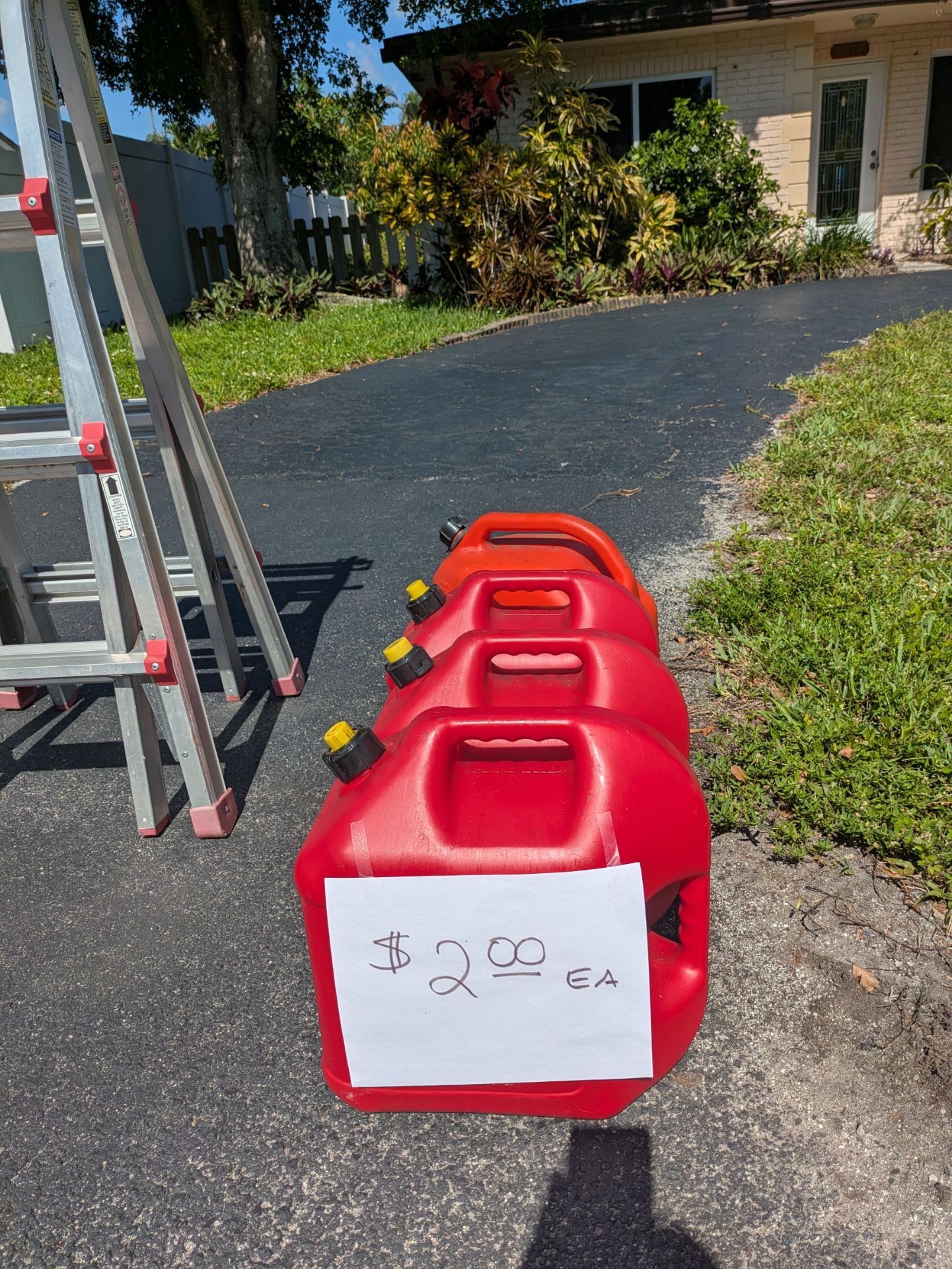 5 gallon gas containers