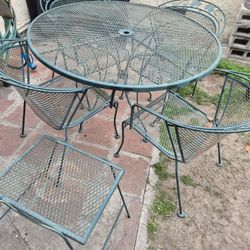 Wrought Iron Table With 4 Chairs