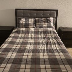 Queen Bed And Nightstands 