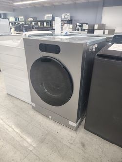 $1399 (MSRP$2499, Save$1100) LG SIGNATURE Front Load Washer With Built-In Sensor and TurboWash 360
